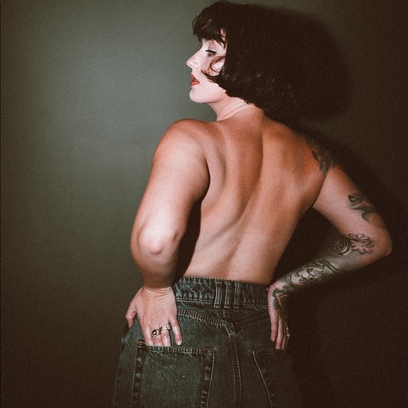 Meet your Posher, Amanda - Picture 2 of 9